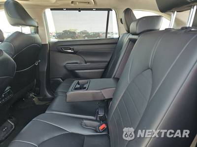 2023 Toyota Highlander XLE - zdjęcie 13 z 44 - miniatura