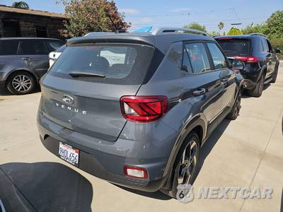2023 Hyundai Venue SEL - zdjęcie 4 z 23 - miniatura