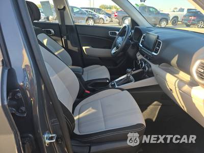 2025 Hyundai Venue SEL - zdjęcie 8 z 19 - miniatura
