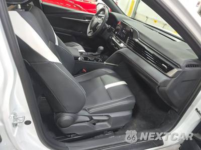2026 Toyota Camry Nightshade - zdjęcie 8 z 33 - miniatura