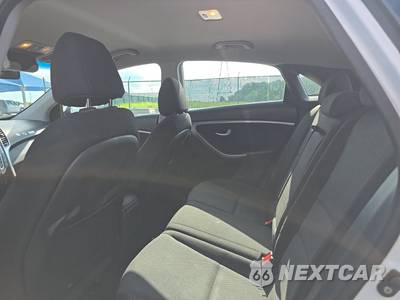 2017 Hyundai Elantra GT Hatchback - zdjęcie 13 z 31 - miniatura