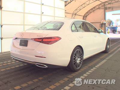 2025 Mercedes-Benz C 300 4MATIC - zdjęcie 4 z 26 - miniatura