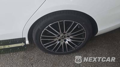 2025 Mercedes-Benz C 300 4MATIC - zdjęcie 20 z 26 - miniatura