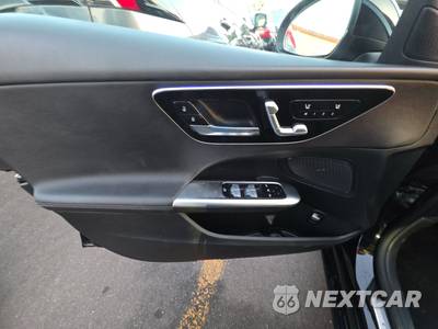 2025 Mercedes-Benz C 300 - zdjęcie 9 z 18 - miniatura