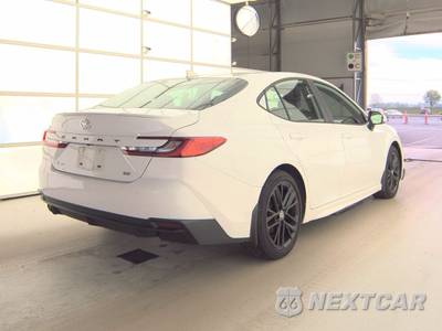 2025 Toyota Camry SE - zdjęcie 4 z 28 - miniatura