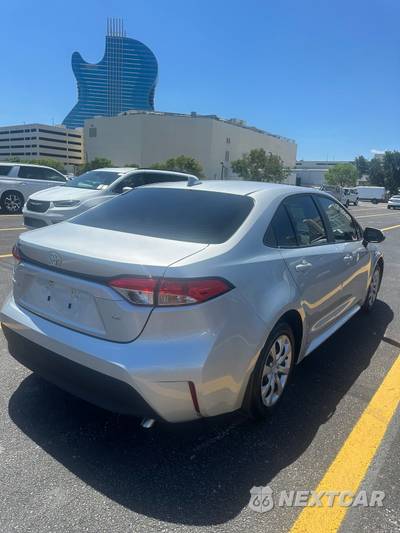 2025 Toyota Corolla LE Sedan - zdjęcie 6 z 11 - miniatura