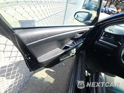 2016 Toyota Camry SE - zdjęcie 9 z 53 - miniatura