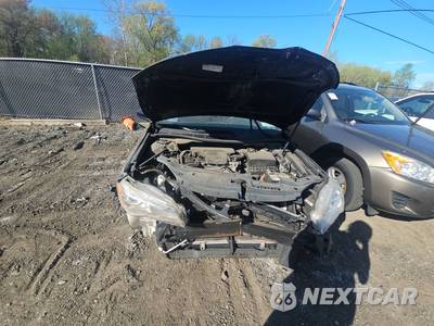 2016 Toyota Camry LE - zdjęcie 2 z 51 - miniatura