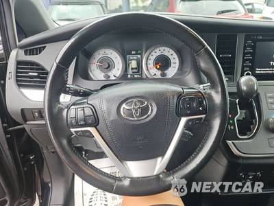 2020 Toyota Sienna SE 8-Passenger 119.3" WB - zdjęcie 10 z 25 - miniatura
