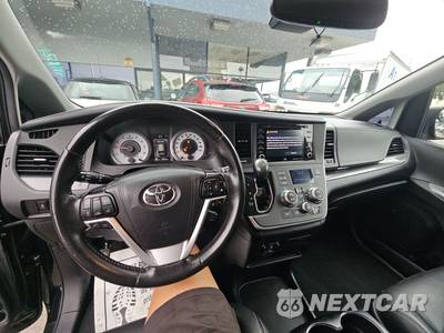 2020 Toyota Sienna SE 8-Passenger 119.3" WB - zdjęcie 11 z 25 - miniatura