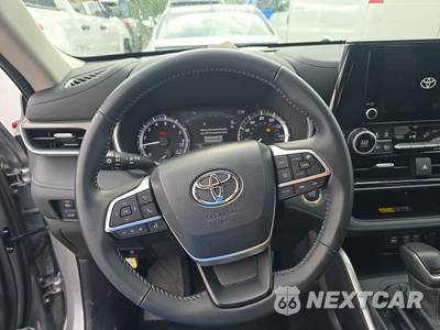 2025 Toyota Highlander XLE - zdjęcie 10 z 23 - miniatura
