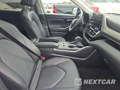 2025 Toyota Highlander XLE - zdjęcie 8 z 23 - miniatura