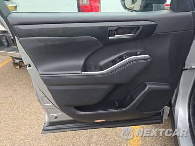 2025 Toyota Highlander XLE - zdjęcie 9 z 23 - miniatura