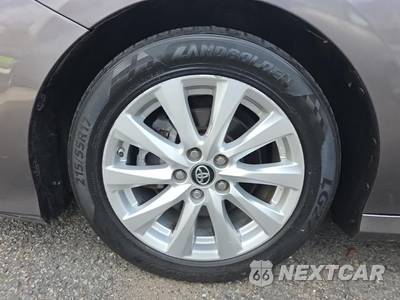 2018 Toyota Camry LE - zdjęcie 8 z 27 - miniatura