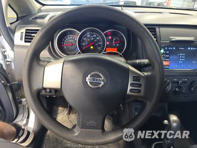 2011 Nissan Versa 1.8 SL Hatchback - zdjęcie 10 z 29 - miniatura