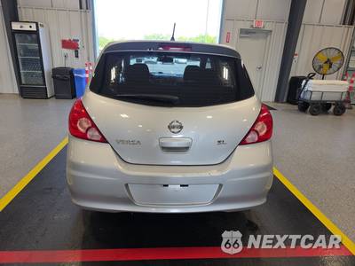 2011 Nissan Versa 1.8 SL Hatchback - zdjęcie 5 z 29 - miniatura
