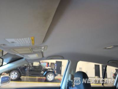 2011 Nissan Versa 1.8 SL Hatchback - zdjęcie 17 z 29 - miniatura
