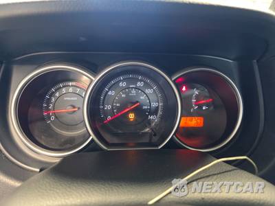 2011 Nissan Versa 1.8 SL Hatchback - zdjęcie 12 z 29 - miniatura