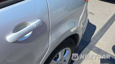 2011 Nissan Versa 1.8 SL Hatchback - zdjęcie 22 z 29 - miniatura