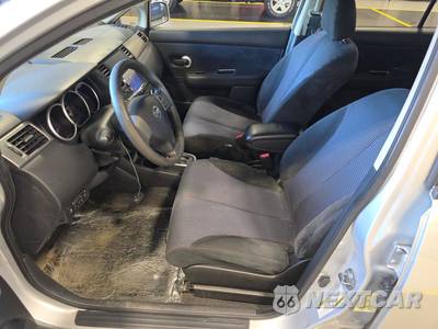 2011 Nissan Versa 1.8 SL Hatchback - zdjęcie 7 z 29 - miniatura