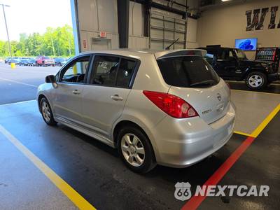 2011 Nissan Versa 1.8 SL Hatchback - zdjęcie 6 z 29 - miniatura
