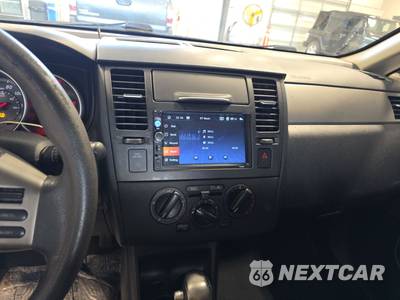 2011 Nissan Versa 1.8 SL Hatchback - zdjęcie 11 z 29 - miniatura