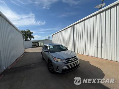 2017 Toyota Highlander XLE - zdjęcie 2 z 59 - miniatura