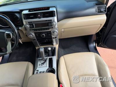 2010 Toyota 4Runner SR5 - zdjęcie 55 z 106 - miniatura
