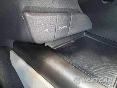 2021 Toyota Camry LE - zdjęcie 31 z 42 - miniatura