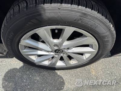 2021 Toyota Camry LE - zdjęcie 36 z 42 - miniatura