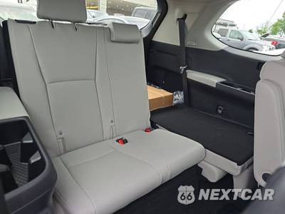 2026 Toyota Grand Highlander Platinum - zdjęcie 14 z 20 - miniatura