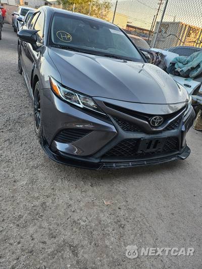 2020 Toyota Camry SE - zdjęcie 2 z 8 - miniatura