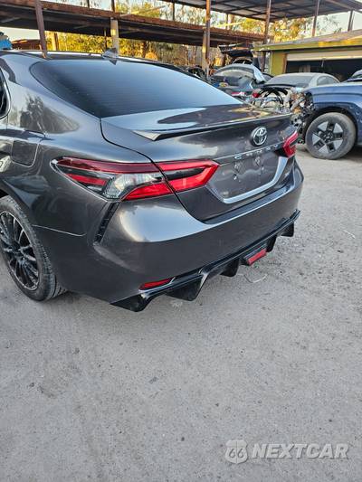 2020 Toyota Camry SE - zdjęcie 7 z 8 - miniatura