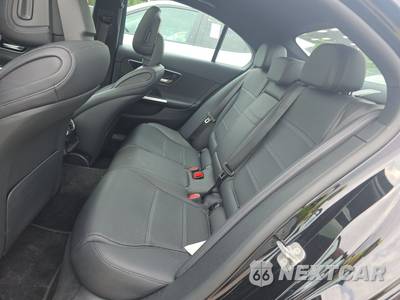 2025 Mercedes-Benz C 300 4MATIC - zdjęcie 13 z 23 - miniatura