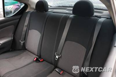 2014 Nissan Versa SV - zdjęcie 13 z 27 - miniatura