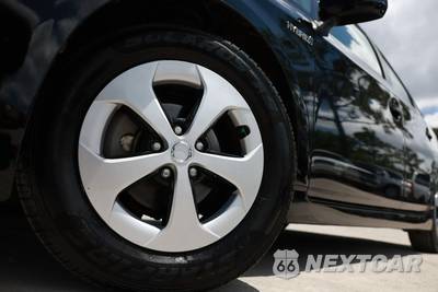 2012 Toyota Prius Two - zdjęcie 32 z 32 - miniatura