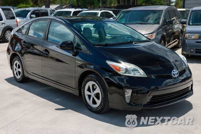 2012 Toyota Prius Two - zdjęcie 1 z 32 - miniatura