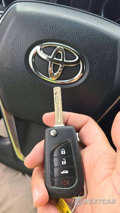2018 Toyota Camry LE - zdjęcie 21 z 34 - miniatura