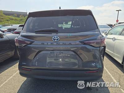 2025 Toyota Sienna LE 8-Passenger 120.5" WB - zdjęcie 5 z 32 - miniatura