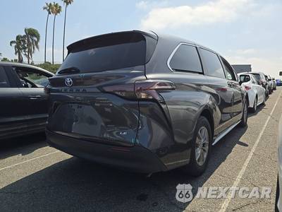 2025 Toyota Sienna LE 8-Passenger 120.5" WB - zdjęcie 4 z 32 - miniatura