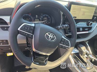 2026 Toyota Highlander Platinum - zdjęcie 16 z 28 - miniatura