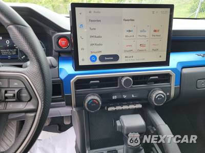 2025 Toyota Tacoma TRD Off-Road Crew Cab Medium Bed - zdjęcie 17 z 32 - miniatura