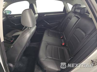 2017 Volkswagen Passat 1.8T R-Line w/Comfort Pkg - zdjęcie 13 z 17 - miniatura