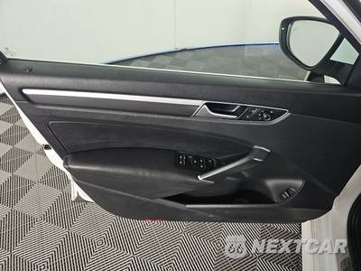 2017 Volkswagen Passat 1.8T R-Line w/Comfort Pkg - zdjęcie 9 z 17 - miniatura