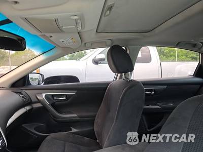 2015 Nissan Altima 2.5 SV - zdjęcie 17 z 37 - miniatura