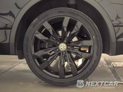 2021 Volkswagen Tiguan SE R-Line Black - zdjęcie 12 z 24 - miniatura