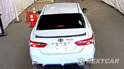 2019 Toyota Camry SE - zdjęcie 5 z 46 - miniatura