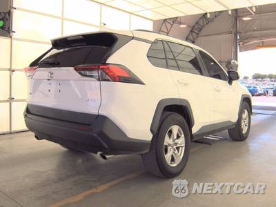 2021 Toyota RAV4 XLE - zdjęcie 4 z 18 - miniatura