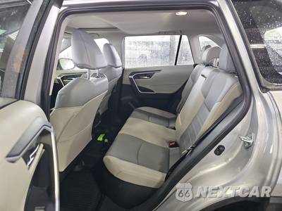 2025 Toyota RAV4 Hybrid XLE Premium - zdjęcie 13 z 22 - miniatura