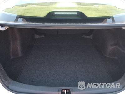 2025 Toyota Corolla LE Sedan - zdjęcie 11 z 20 - miniatura